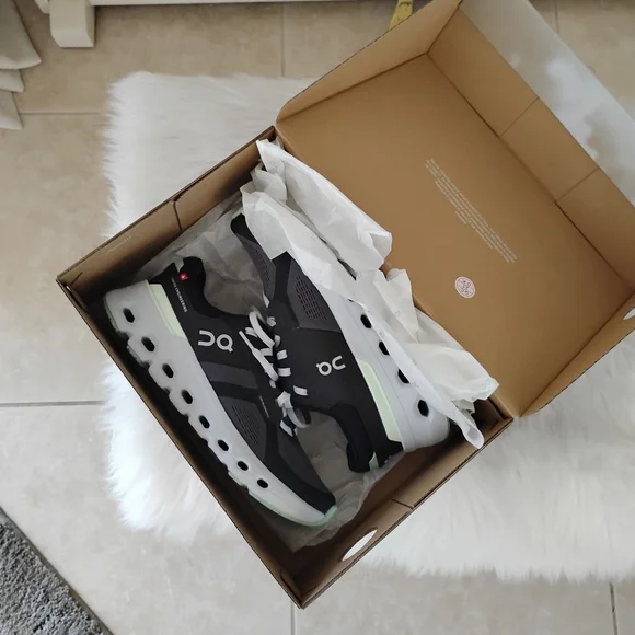 On Running Shadow | Lima Women's Cloudrunner 2 Wide - Picture 3 of 9